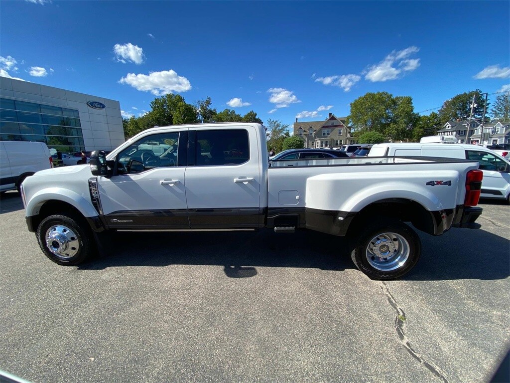 2025 Ford F-450 King Ranch photo 4