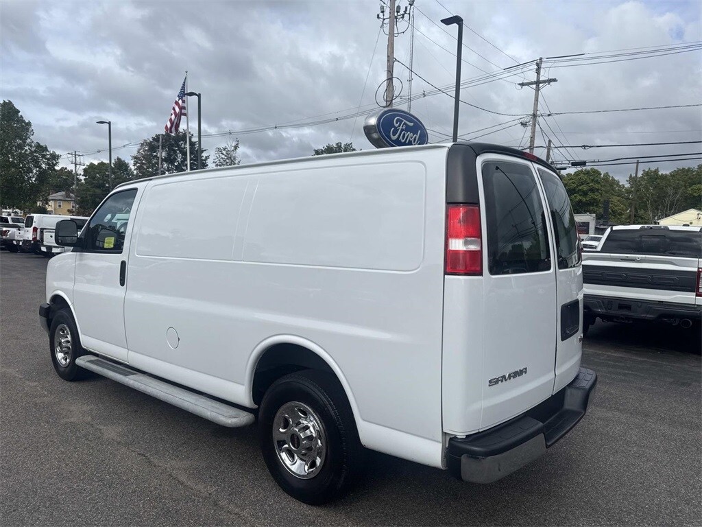 2022 Gmc Savana Cargo photo 2