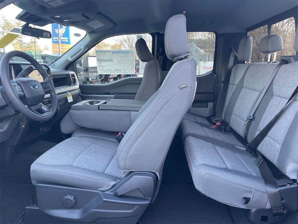 2025 Ford F-350 XL photo 4
