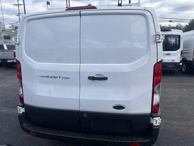 2018 Ford Transit Cargo Van photo 4