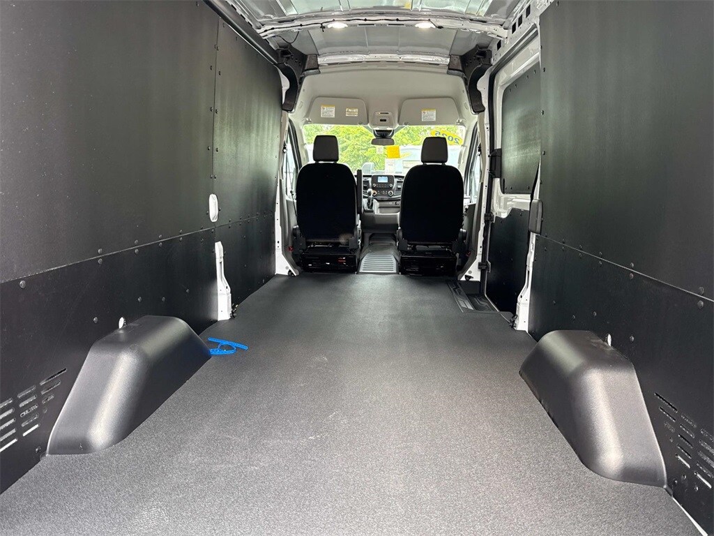 2025 Ford Transit Cargo Van photo 4
