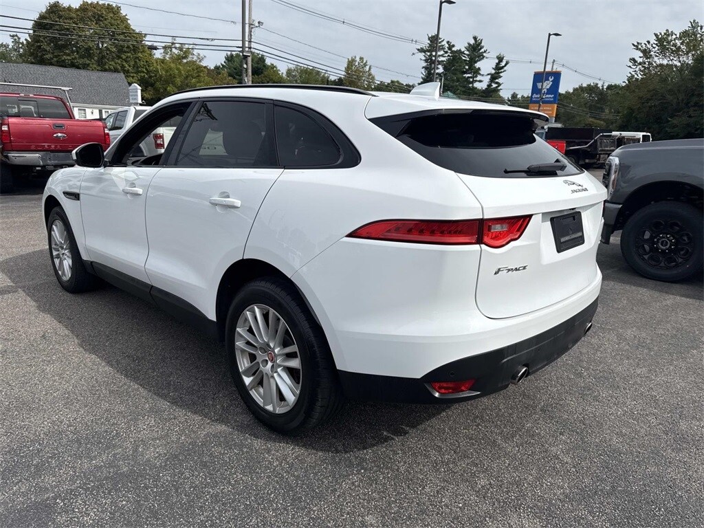 2017 Jaguar F-PACE Prestige photo 3