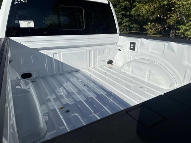 2025 Ford F-150 Lightning Lariat photo 4