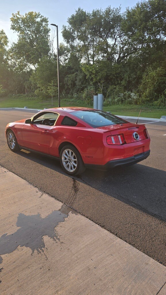 2010 Ford Mustang GT Premium photo 3