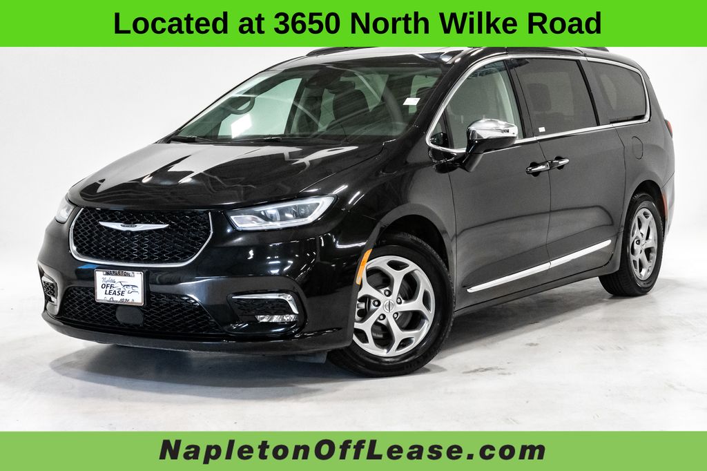 2023 Chrysler Pacifica Limited's photo