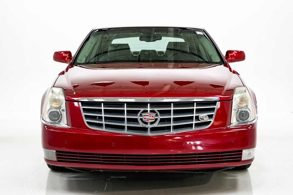 2010 Cadillac DTS Base photo 4
