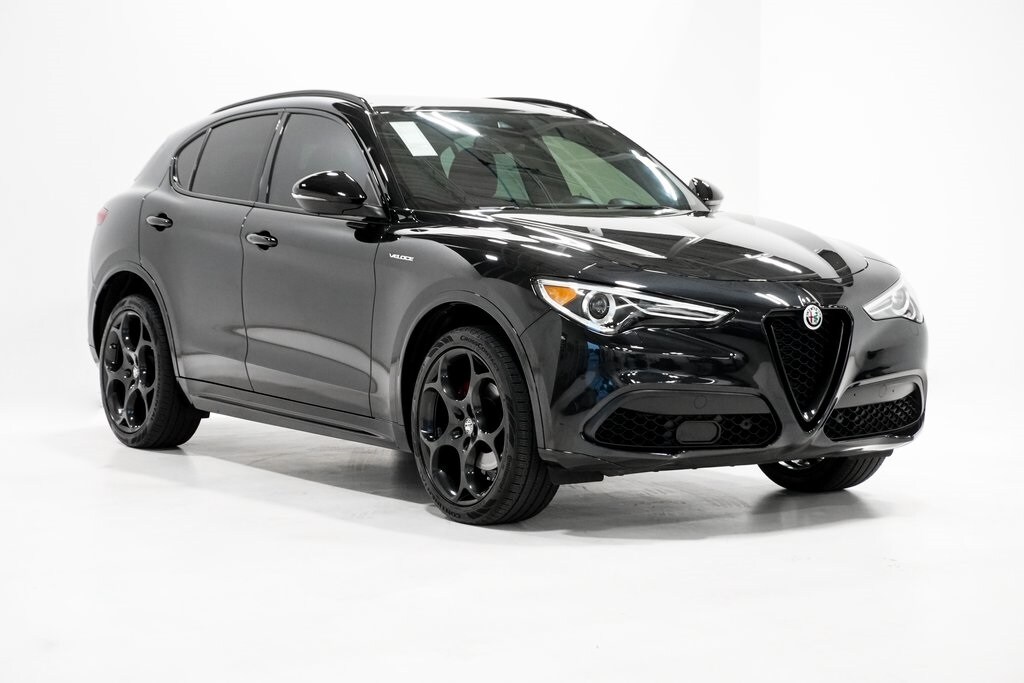 2022 Alfa Romeo Stelvio Ti photo 4