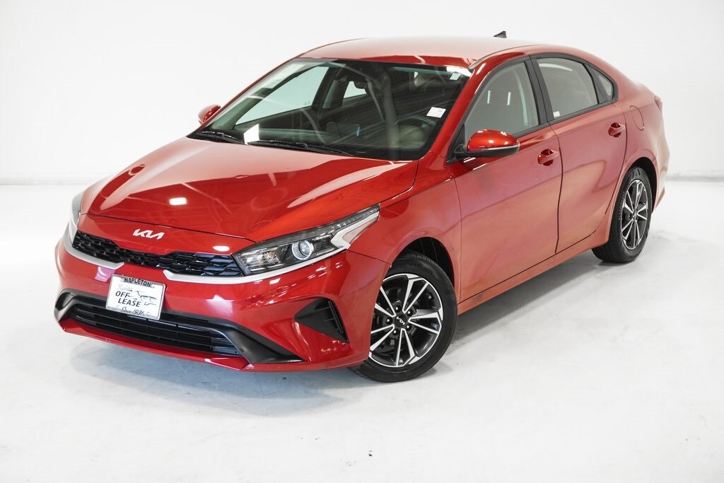 2023 Kia Forte LXS photo 2