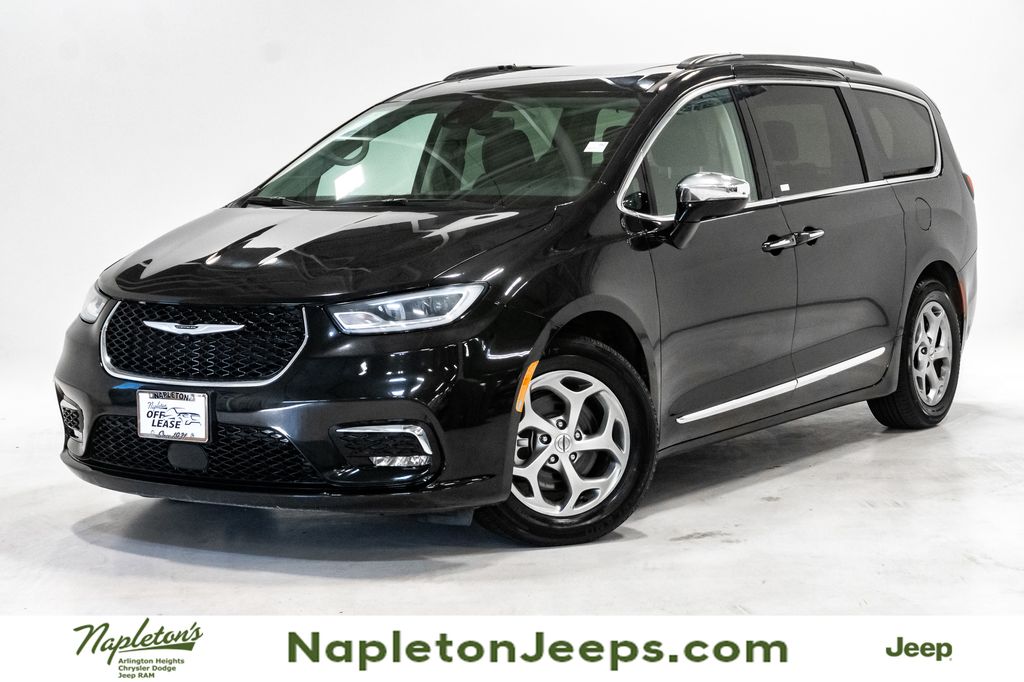 2023 Chrysler Pacifica Limited's photo