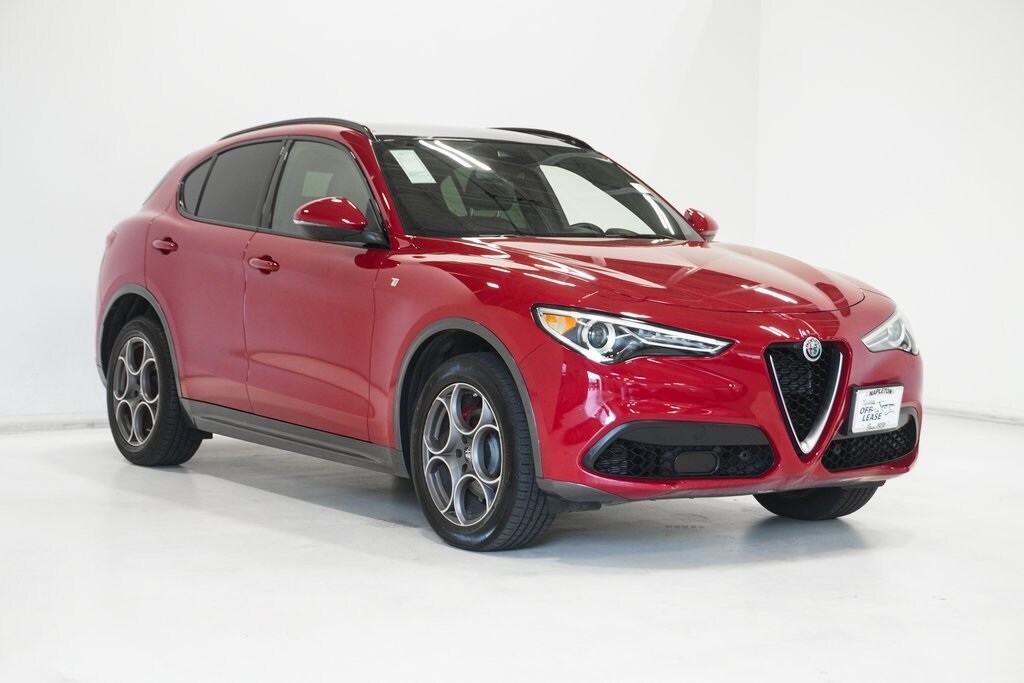 2022 Alfa Romeo Stelvio Ti photo 4