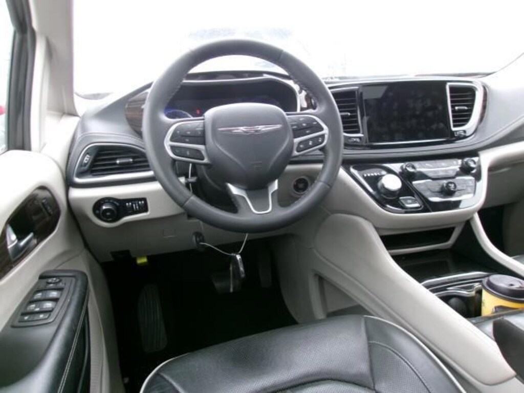 Used 2023 Chrysler Pacifica Limited Van Passenger Van