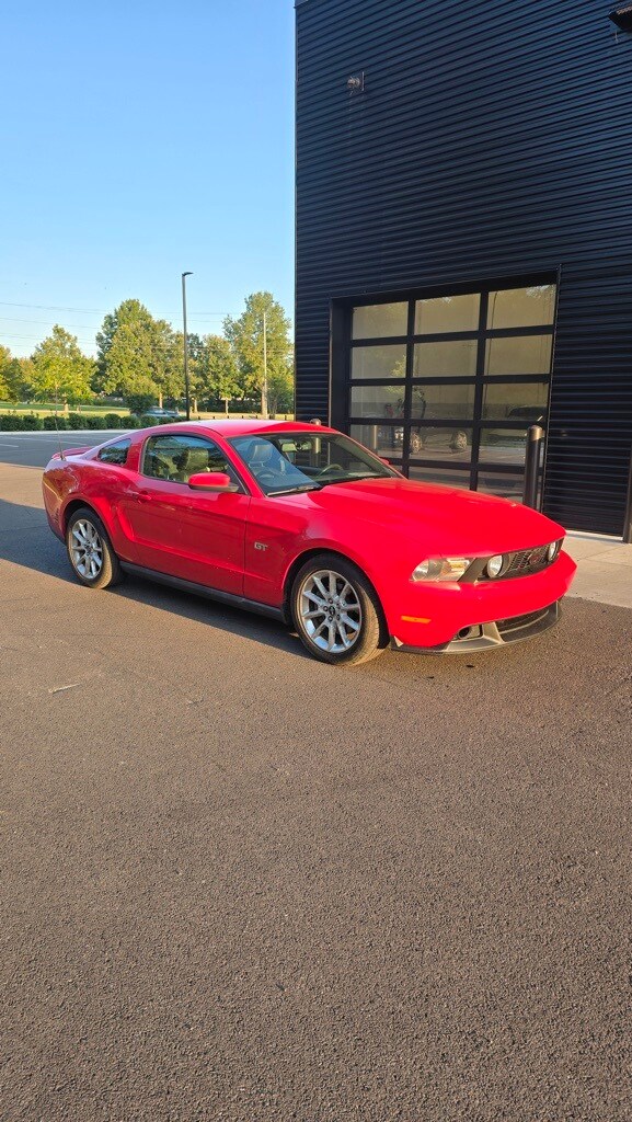 2010 Ford Mustang GT Premium photo 2