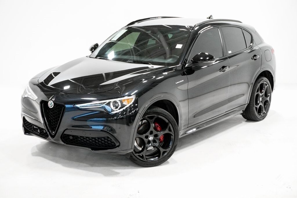 2022 Alfa Romeo Stelvio Ti photo 2