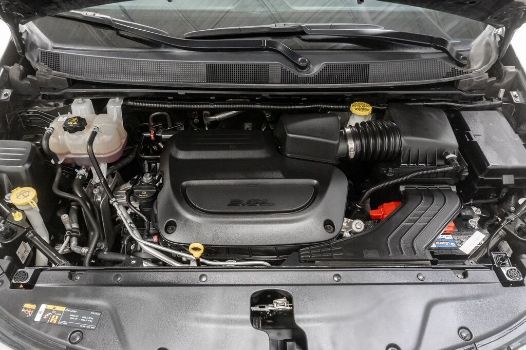 Used 2023 Chrysler Pacifica Limited Van Passenger Van