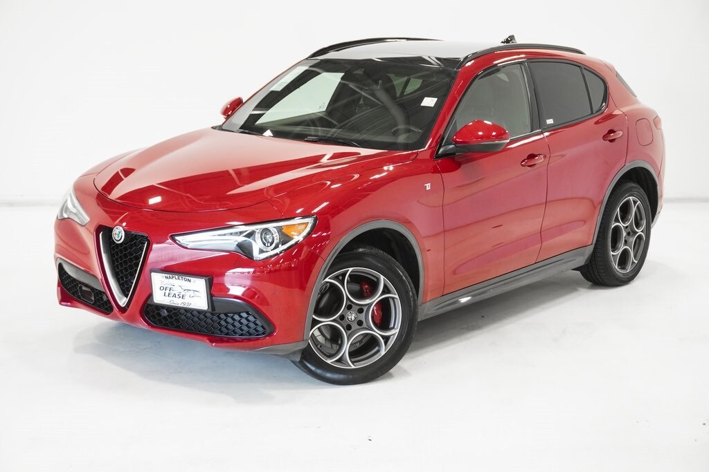 2022 Alfa Romeo Stelvio Ti photo 2