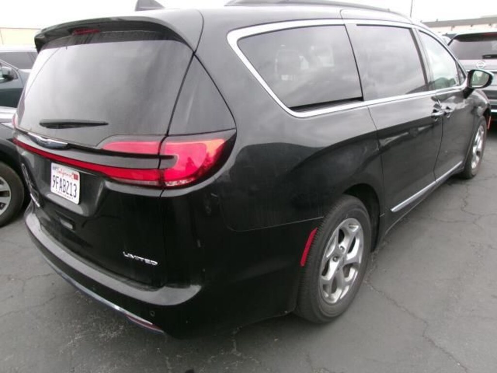 Used 2023 Chrysler Pacifica Limited Van Passenger Van