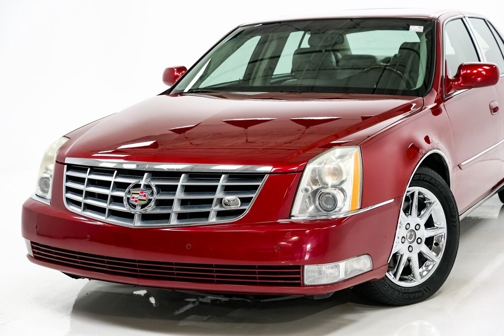 2010 Cadillac DTS Base photo 2
