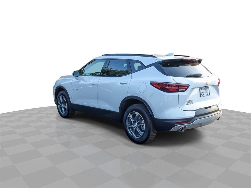 2023 Chevrolet Blazer 2LT photo 2