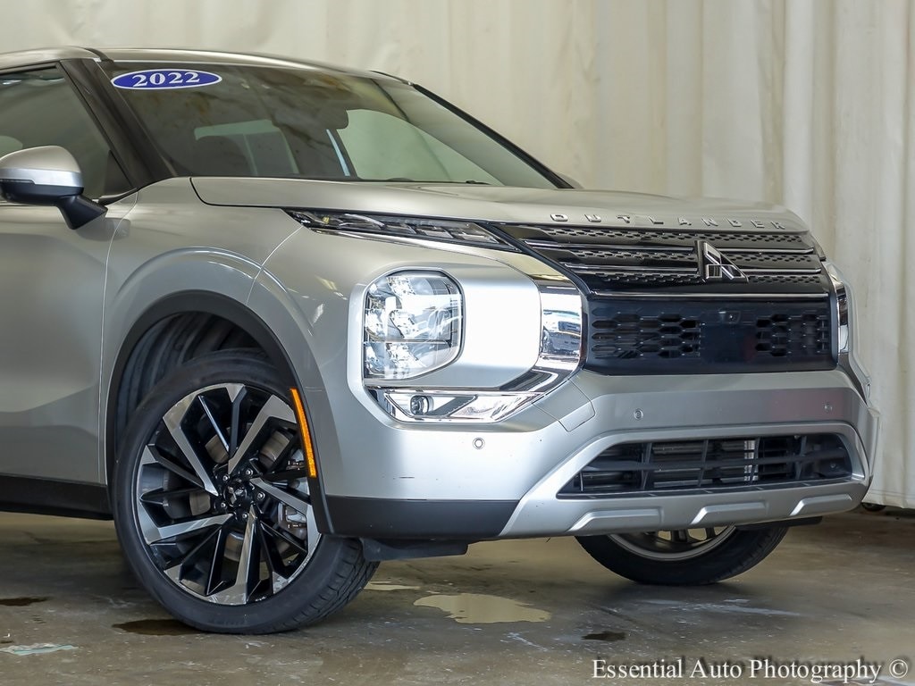 Used 2022 Mitsubishi Outlander SE with VIN JA4J3UA88NZ075582 for sale in Homewood, IL