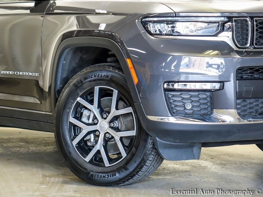 2024 Jeep Grand Cherokee Limited photo 3