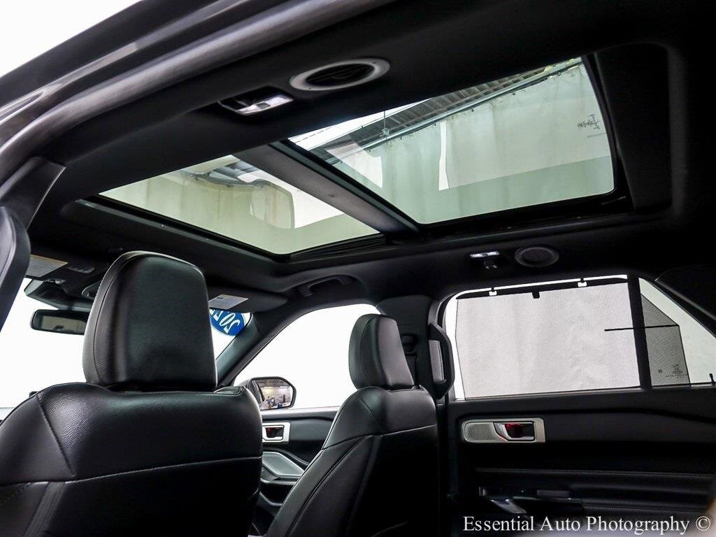 2022 Ford Explorer ST photo 3