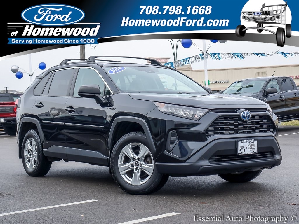 2019 Toyota RAV4 LE's photo