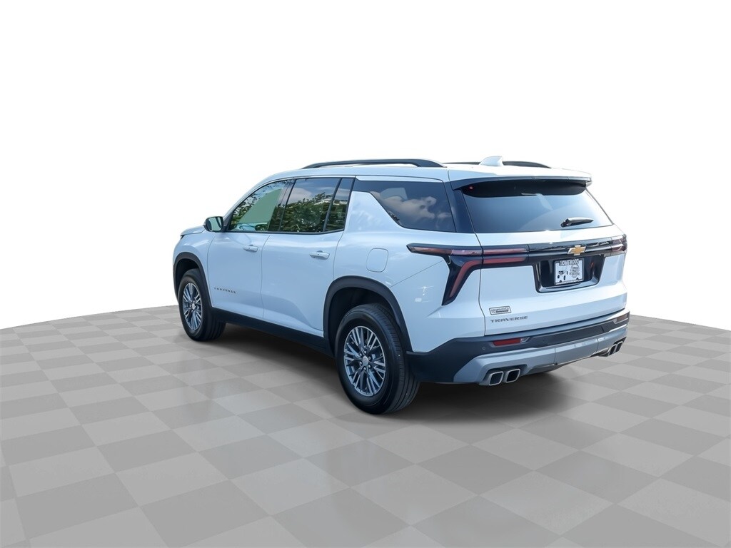 2025 Chevrolet Traverse photo 2