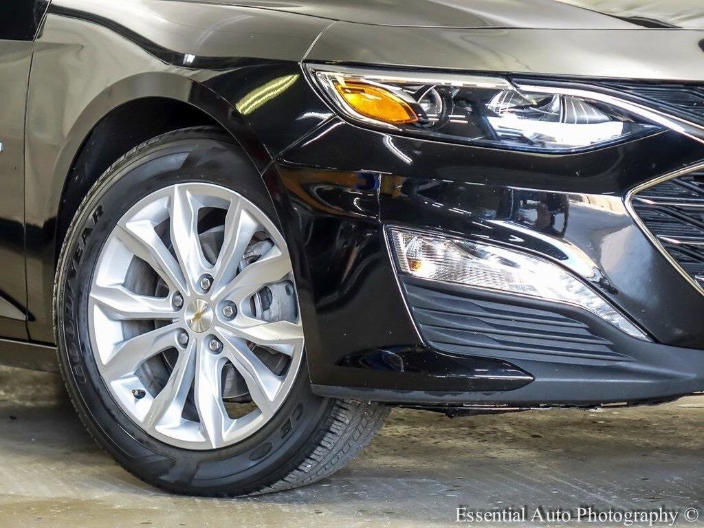 2024 Chevrolet Malibu 1LT photo 2