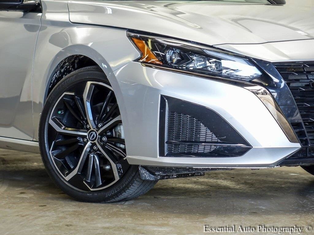 2023 Nissan Altima 2.5 SR photo 2