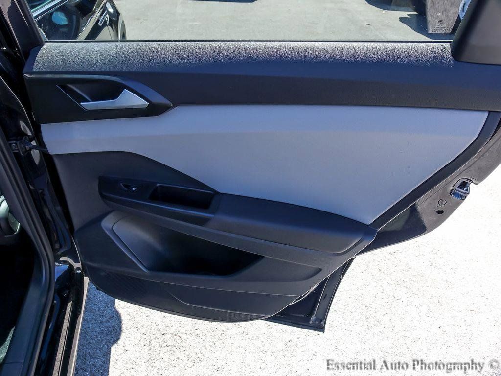 2023 Volkswagen Taos SE - Photo 23