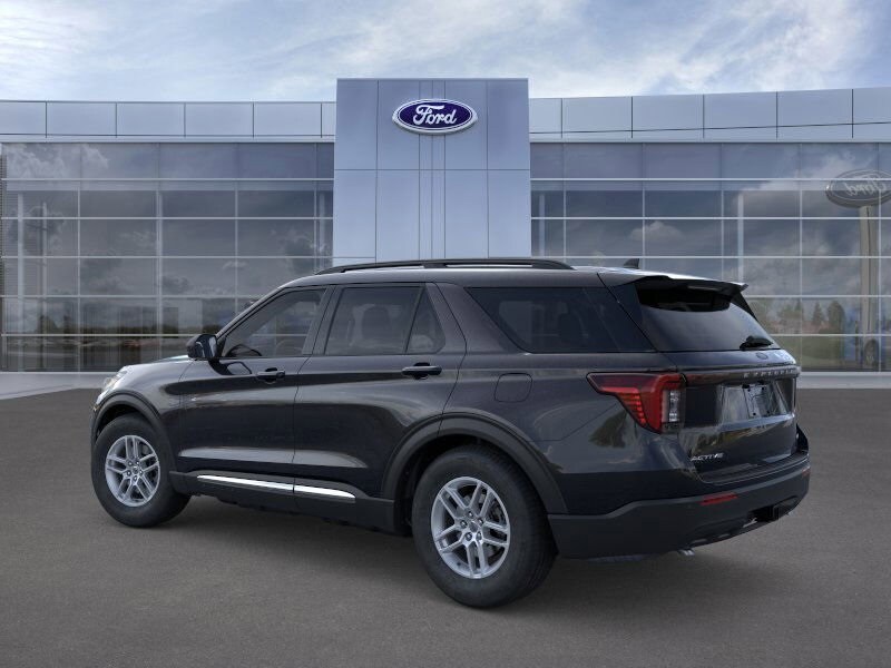 2025 Ford Explorer photo 2