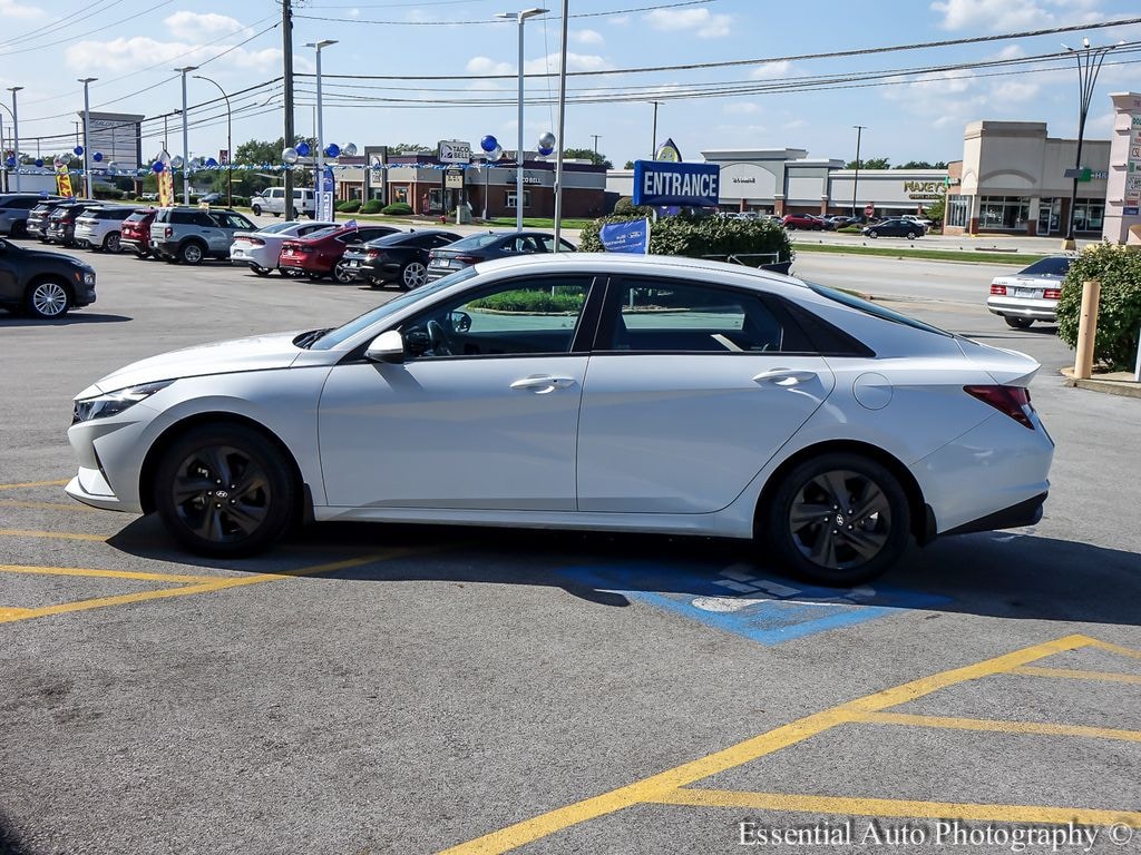 Used 2022 Hyundai Elantra SEL Sedan