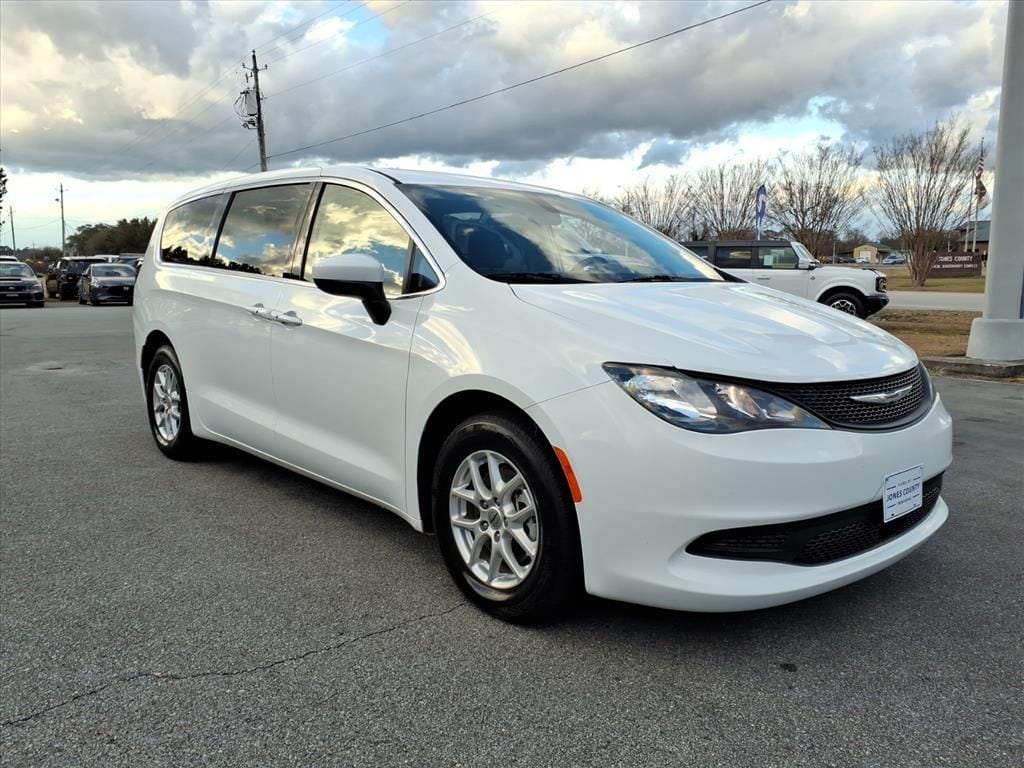 2022 Chrysler Voyager LX Passenger Van's photo