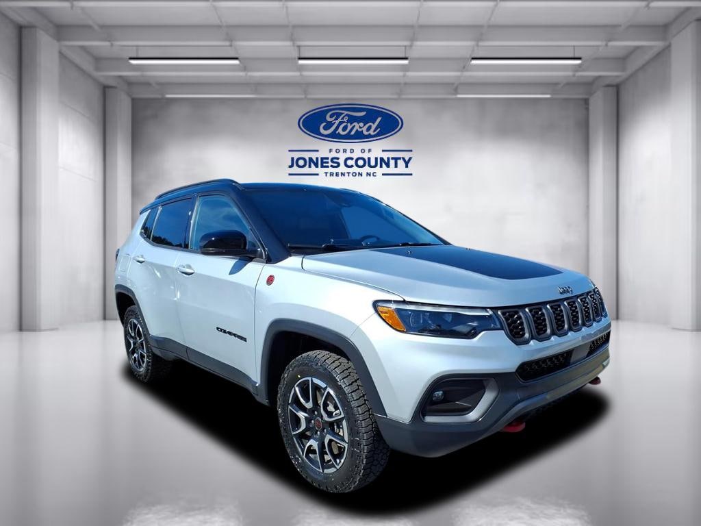 Used 2025 Jeep Compass Trailhawk Sport Utility