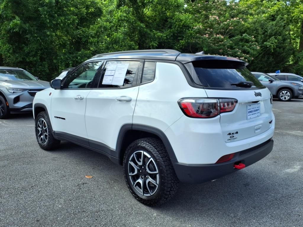 2024 Jeep Compass Trailhawk photo 3