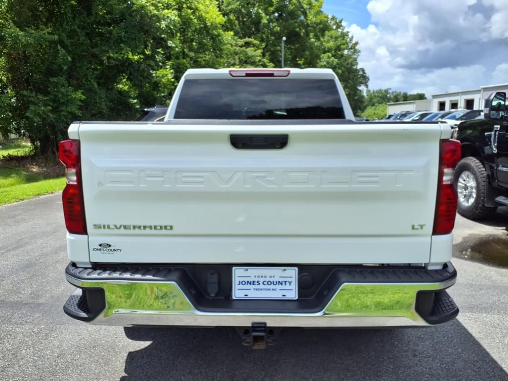 2023 Chevrolet Silverado LT photo 3