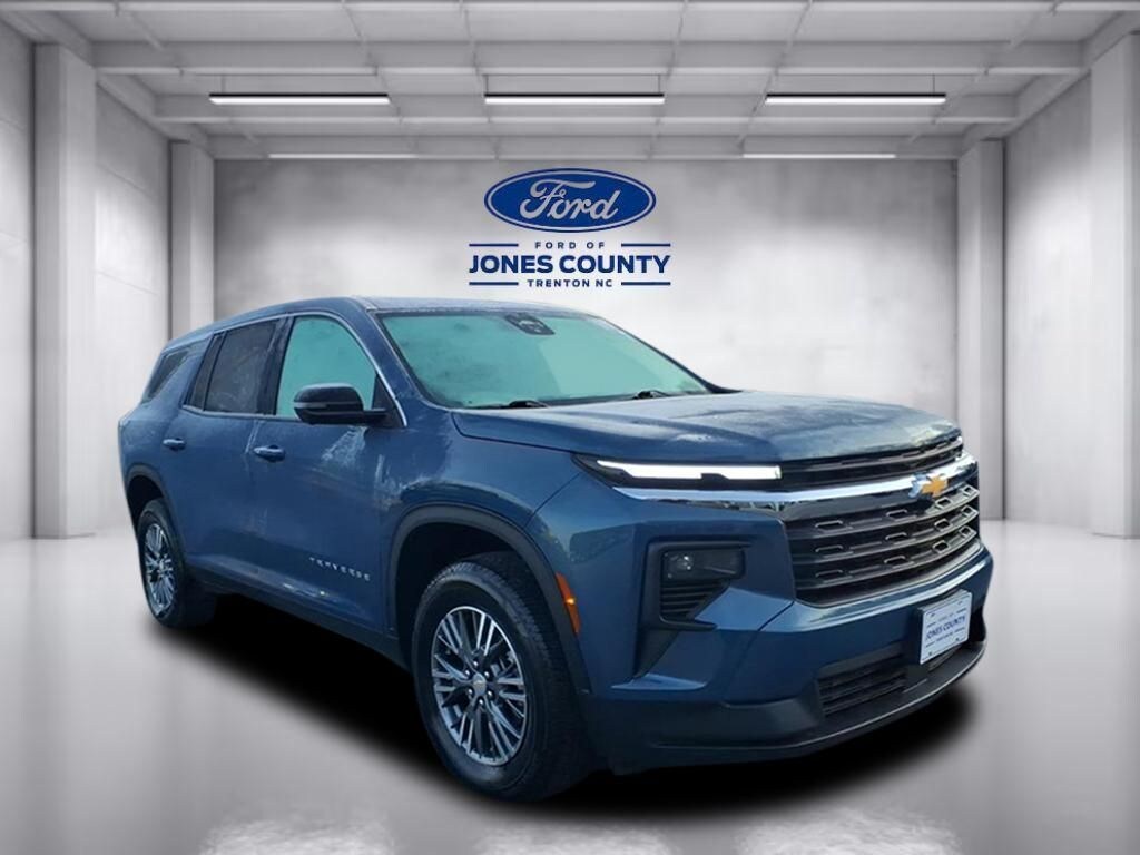 Used 2024 Chevrolet Traverse FWD LS Sport Utility