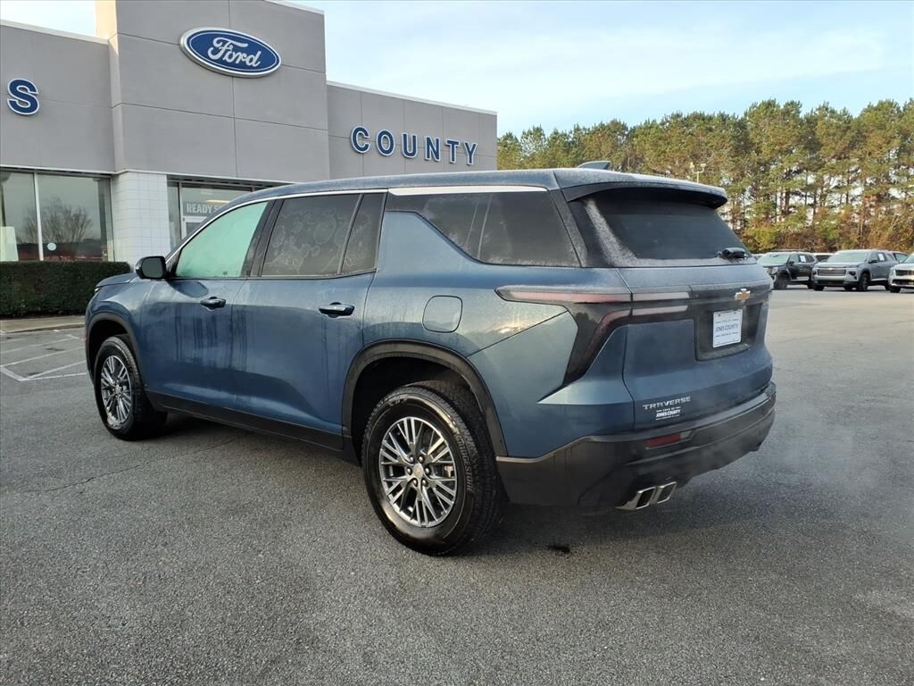 Used 2024 Chevrolet Traverse FWD LS Sport Utility