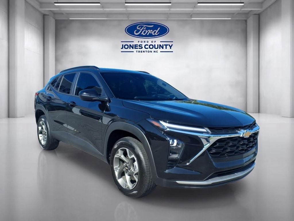 2025 Chevrolet Trax LT's photo