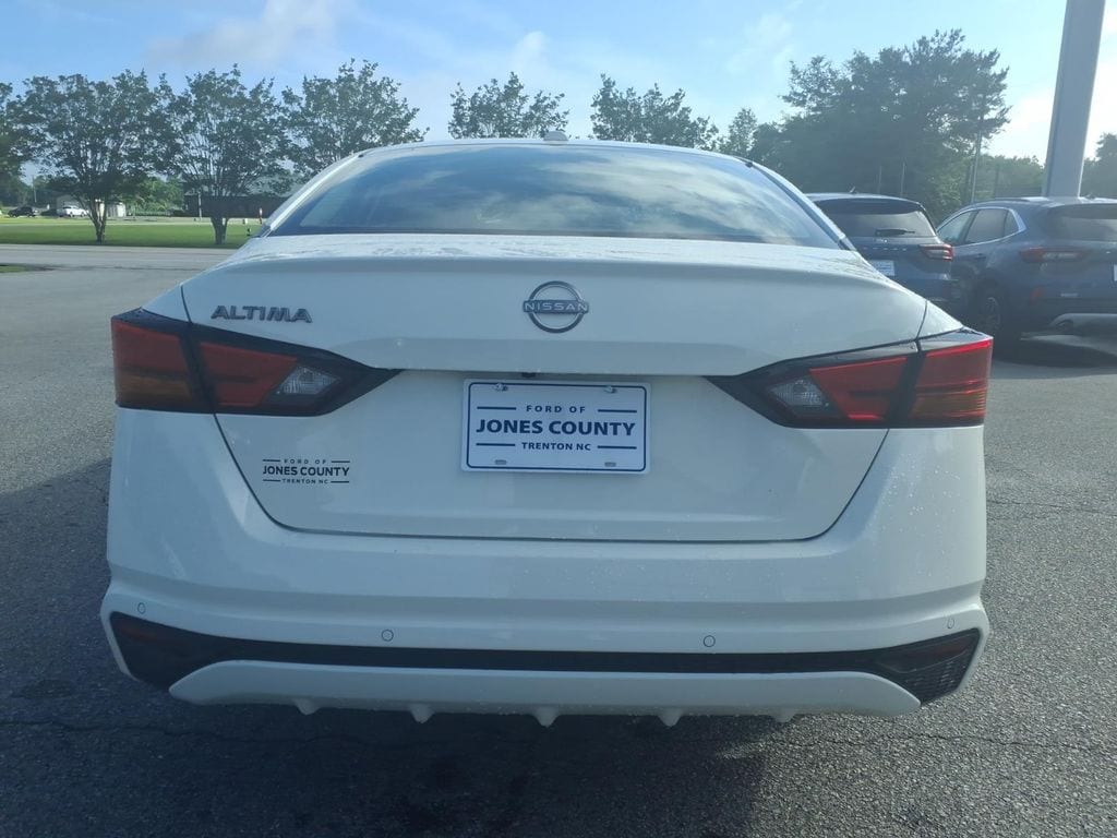 Used 2025 Nissan Altima SV Sedan