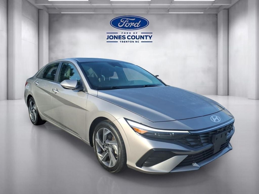 Used 2025 Hyundai Elantra SEL Convenience Sedan
