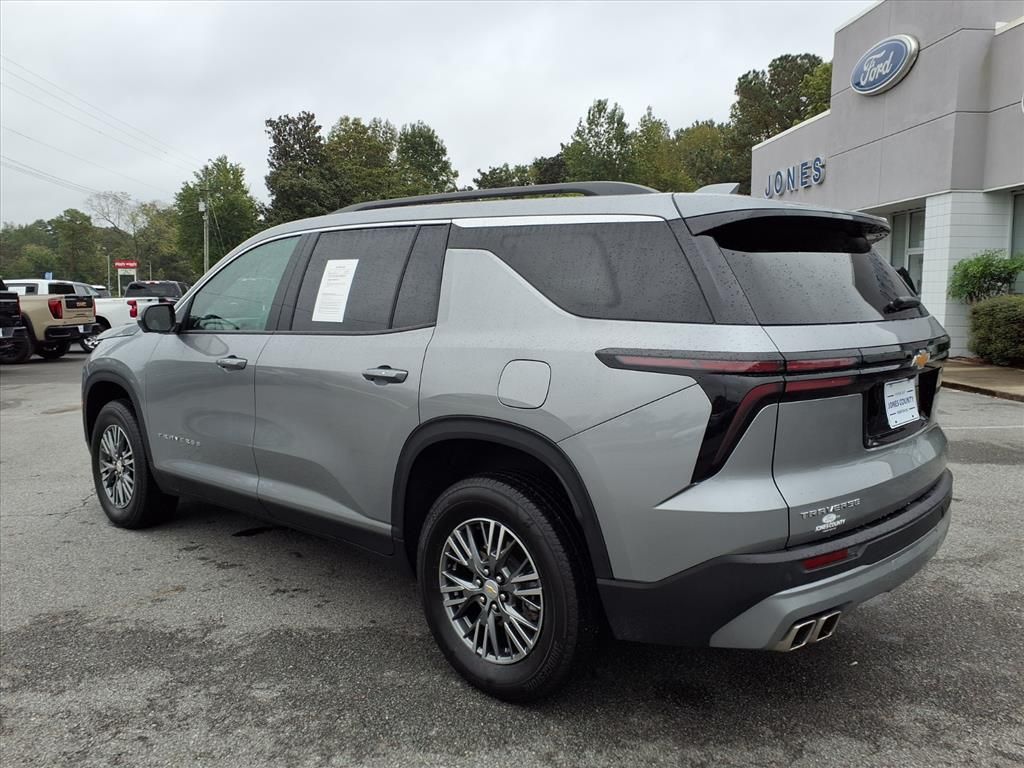 2024 Chevrolet Traverse photo 3