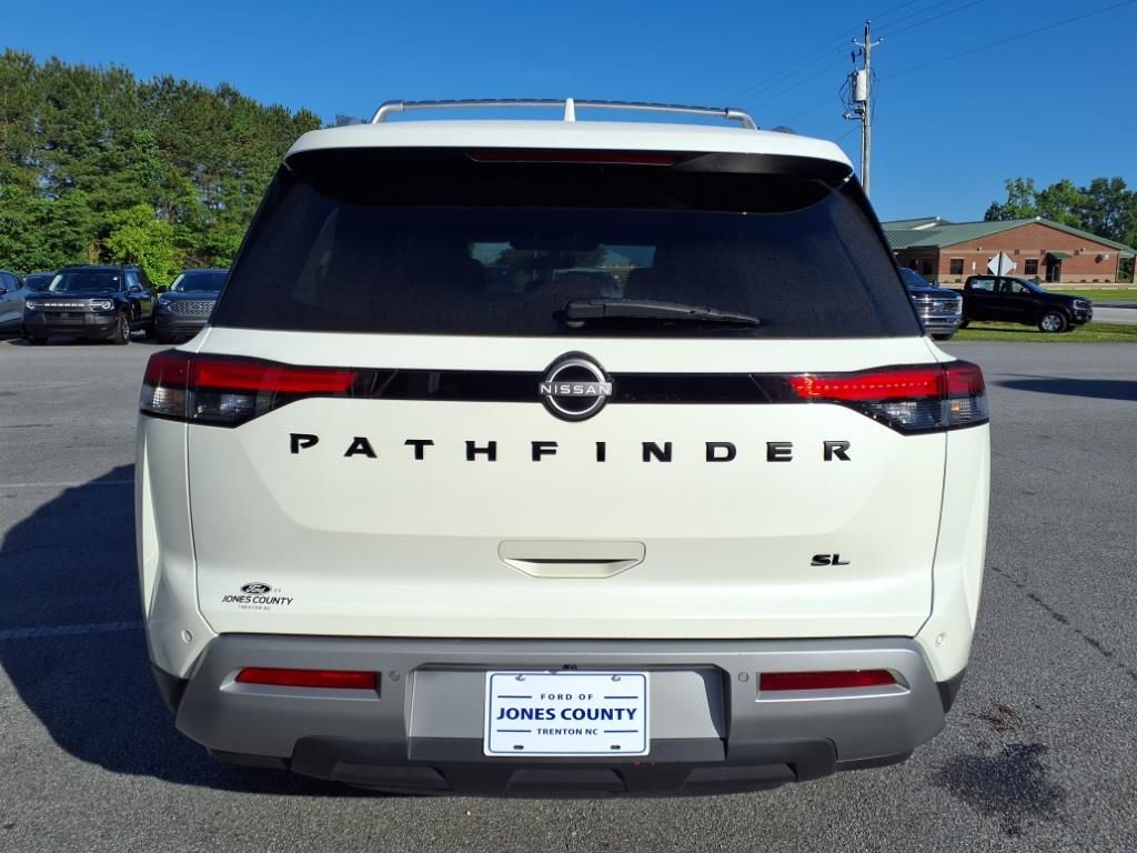 2023 Nissan Pathfinder SL photo 2