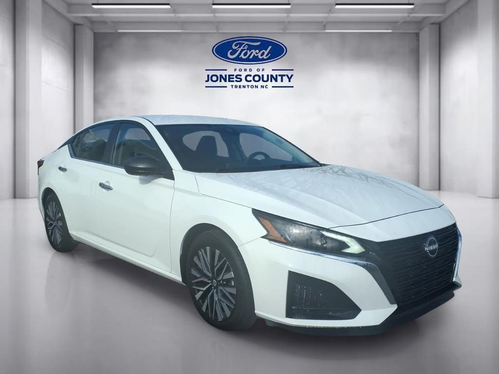 Used 2025 Nissan Altima SV Sedan