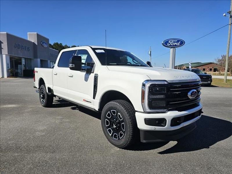 2026 Ford F-250 Super Duty Platinum's photo