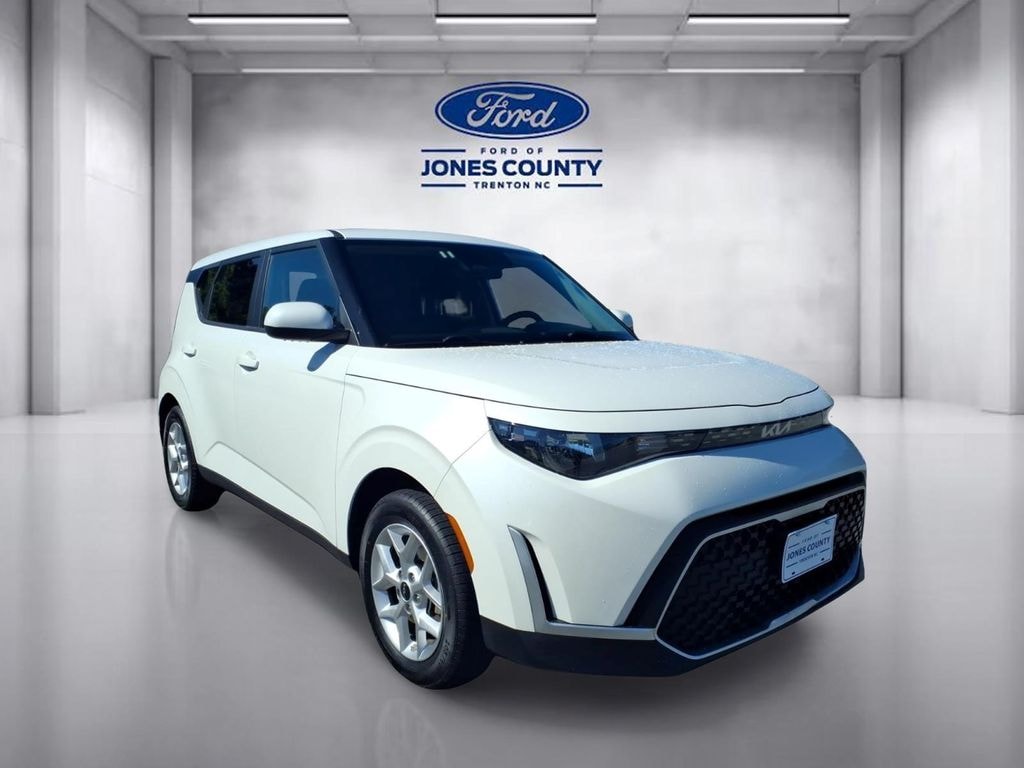 Used 2025 Kia Soul LX Hatchback