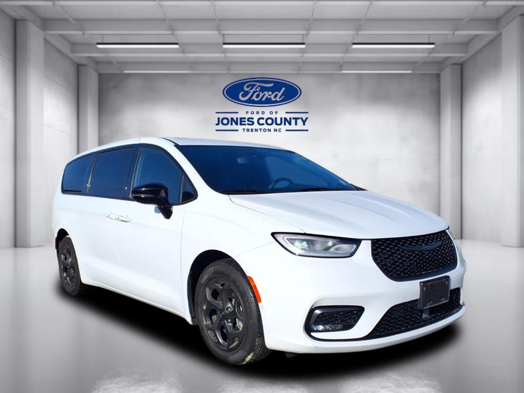 2024 Chrysler Pacifica Hybrid Select S-Appearance PHEV's photo