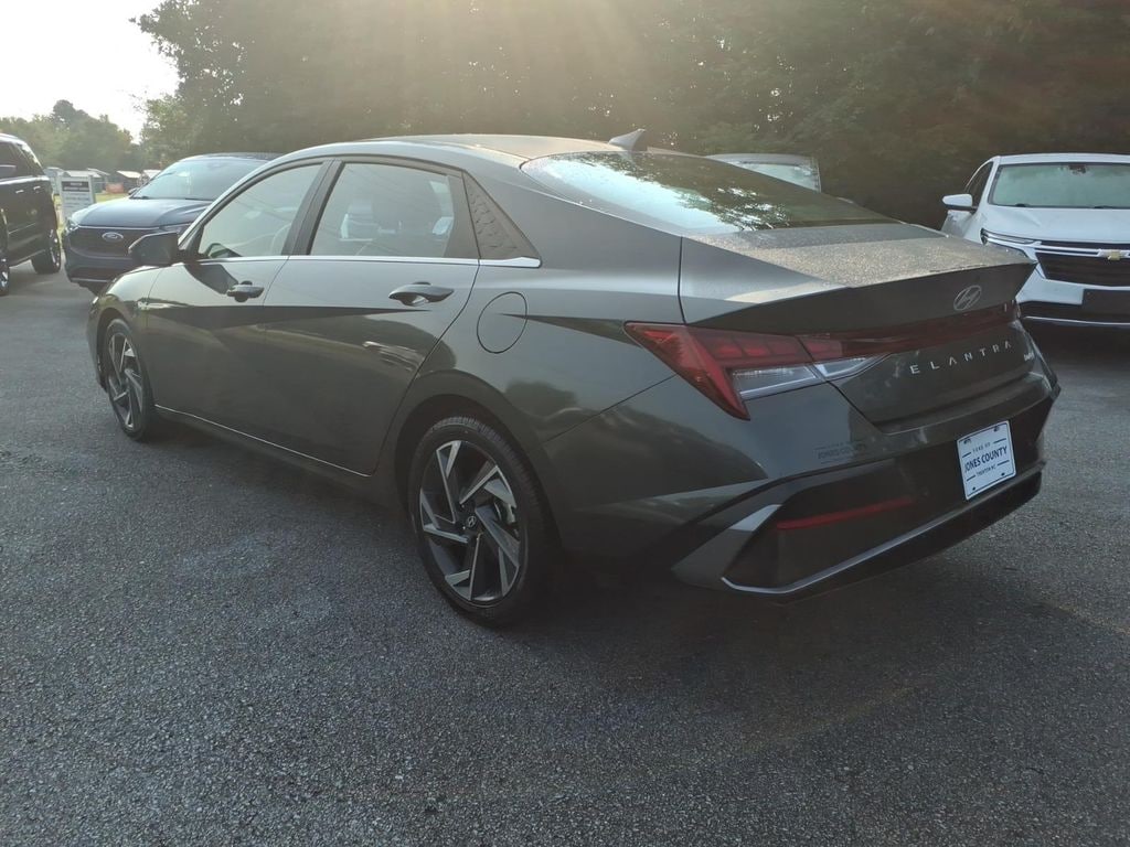 Used 2024 Hyundai Elantra Limited Sedan