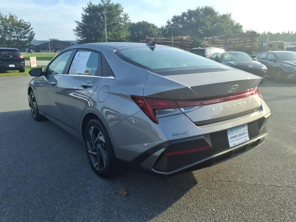 Used 2025 Hyundai Elantra SEL Convenience Sedan