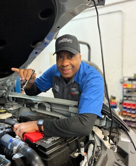 Staff member DAIMON KING from 858f550dcd59